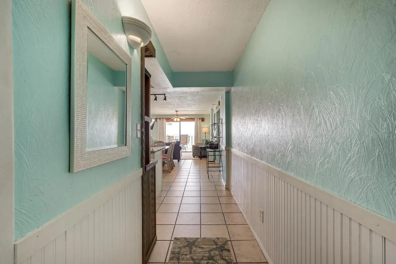 Panama City Beach Condo With Community Pool, Hot Tub