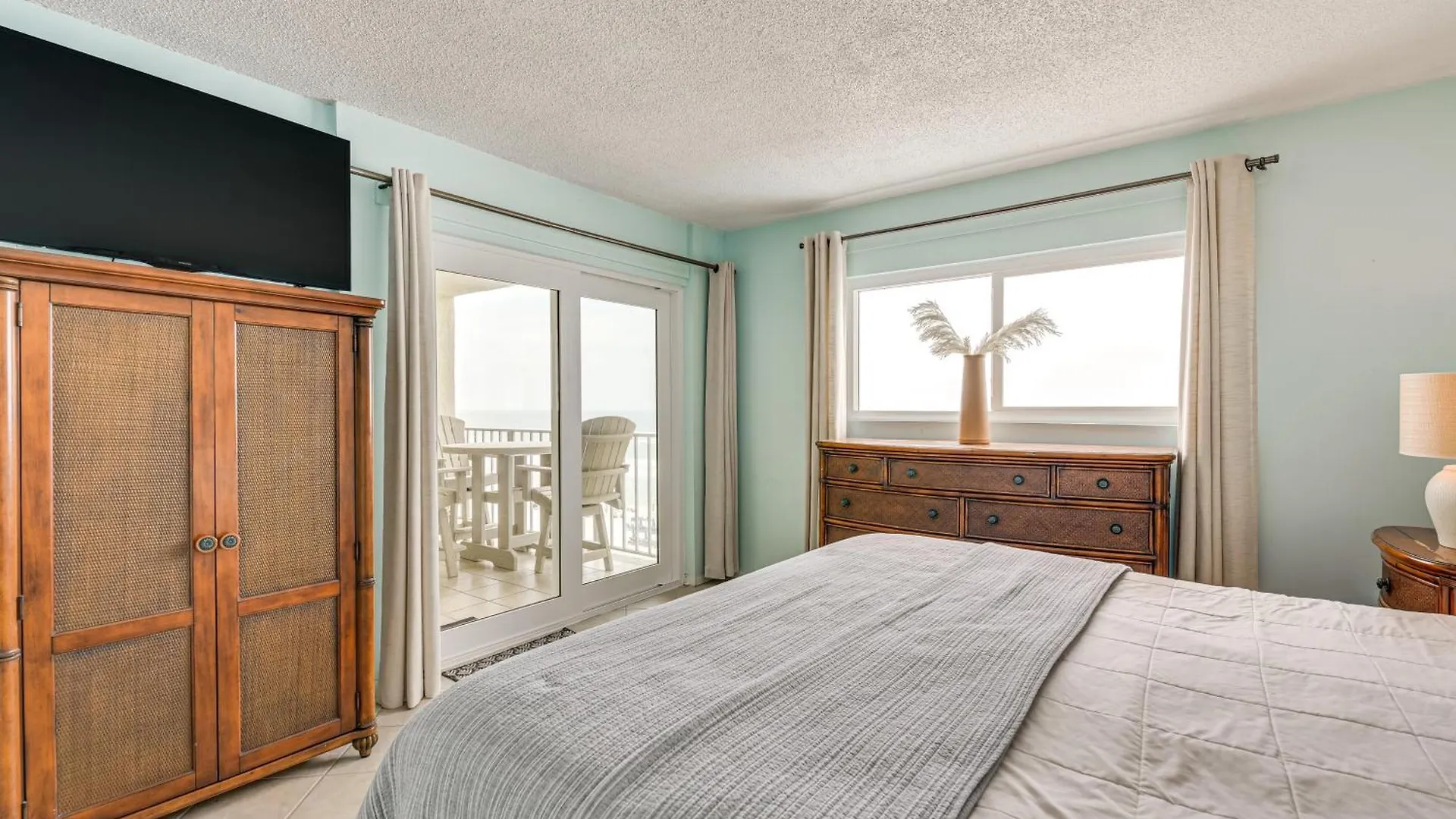 Apartment Panama City Beach Condo With Community Pool, Hot Tub
